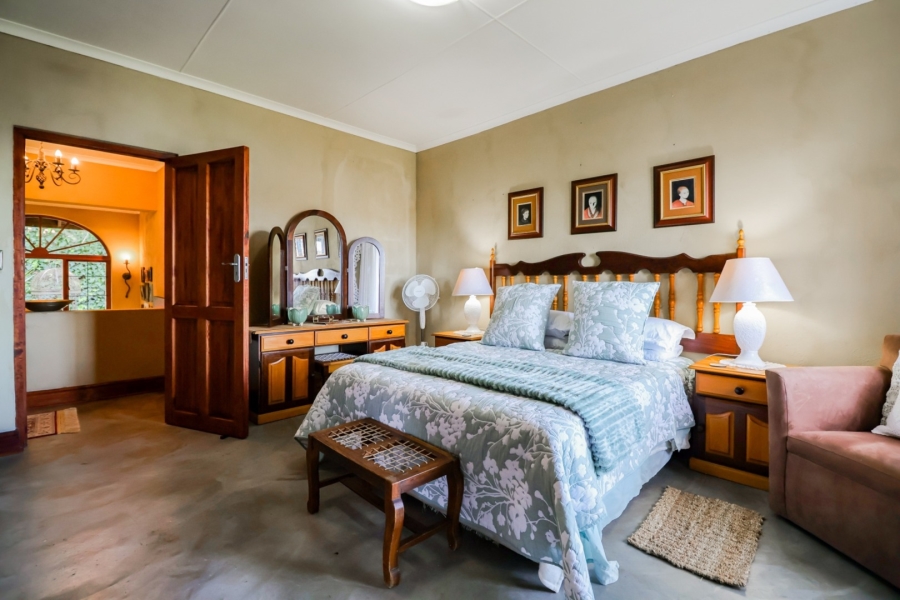 5 Bedroom Property for Sale in Paradise Western Cape